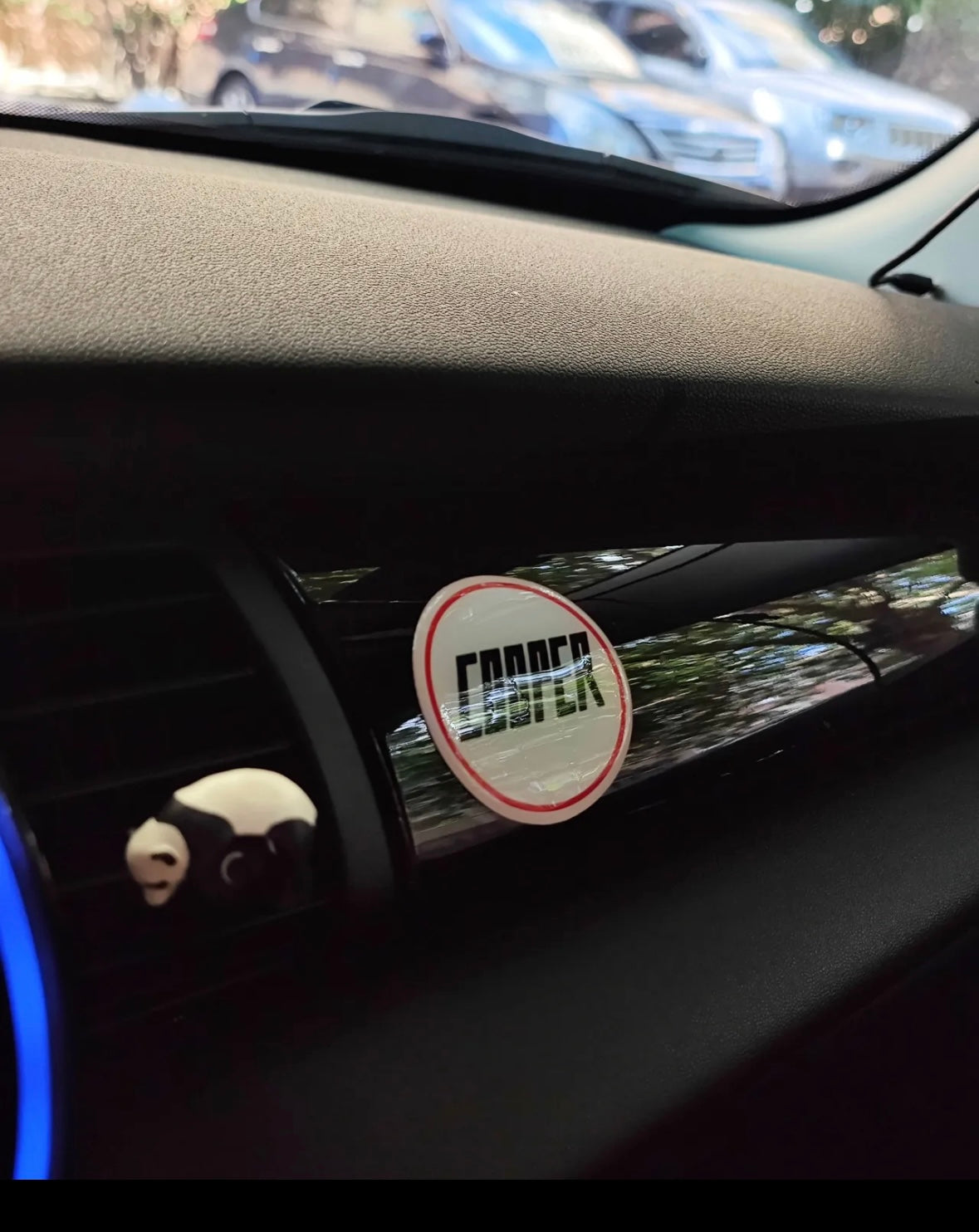 Side view of the MINI Cooper vintage gel sticker, highlighting its premium gel material and durability.