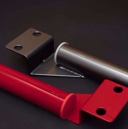 Detailed view of the innovative triangular locking mechanism on the rear strut brace.