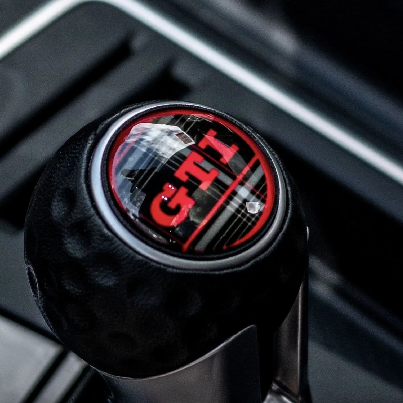 Premium gear knob extension for VW Golf MK8, 8.5 GTI and Golf R DSG – OEM fit, sport styling