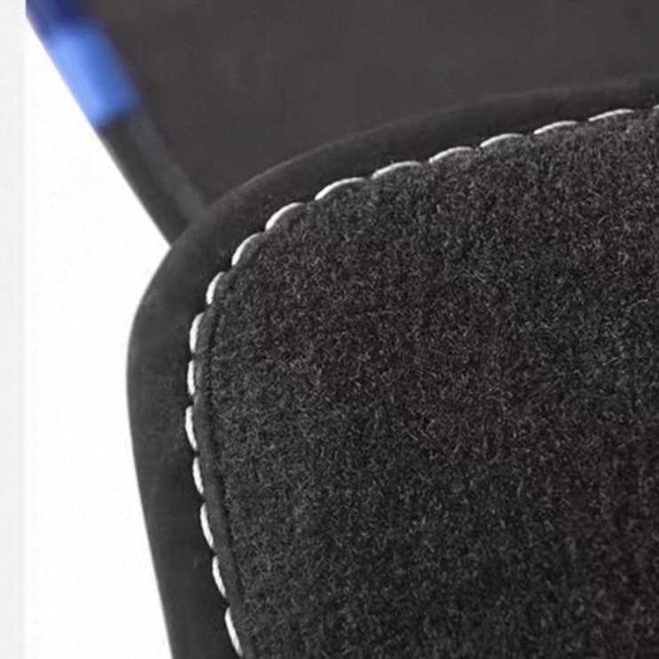 Detalle de las alfombrillas JCW de velour para MINI Cooper