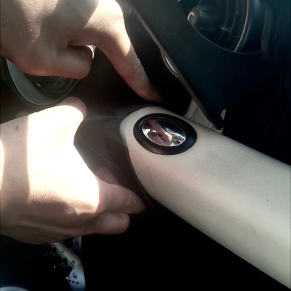 Installed MINI Cooper dashboard MagSafe phone mount