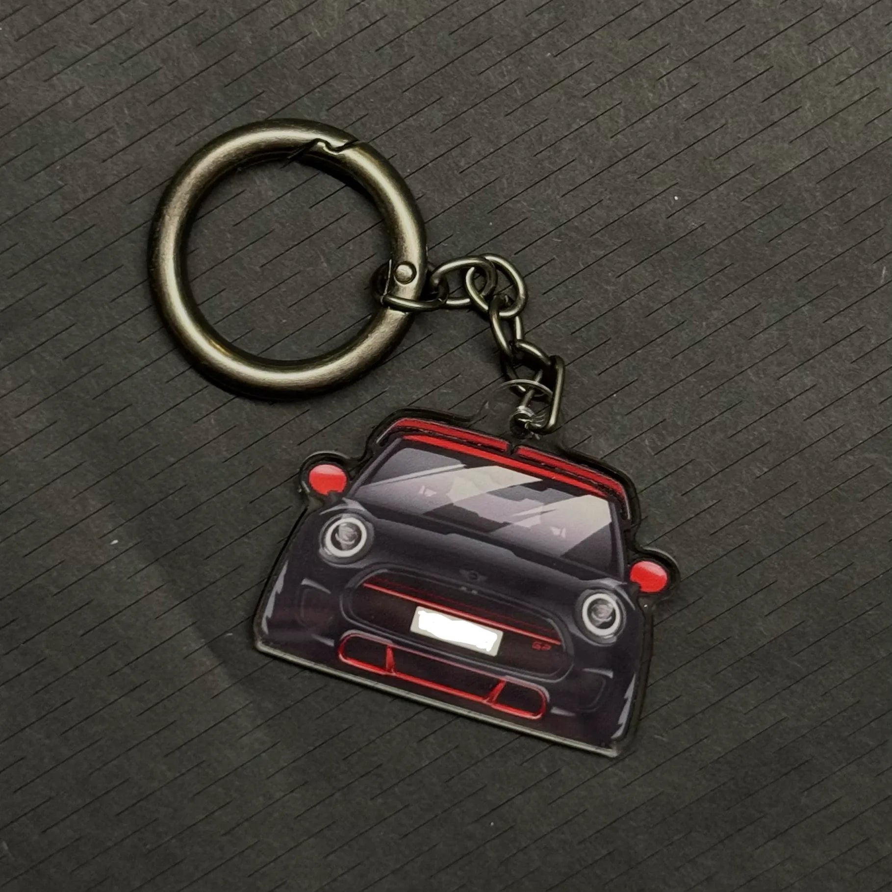 Personalized MINI Cooper keychain in acrylic, a unique gift for car enthusiasts and collectors