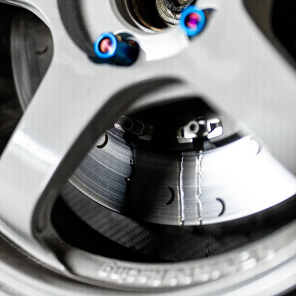 Optimized brake cooling airflow ducts in carbon fiber for MINI Cooper JCW F56 F57