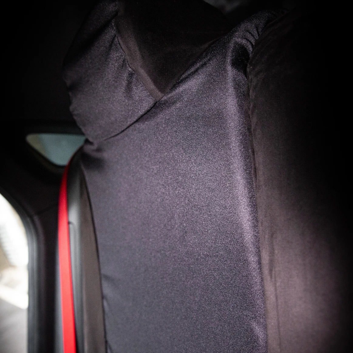 Honda Civic Type R FL5 rear seat cover, 60/40 split section — ISOFIX anchor and seatbelt buckle access