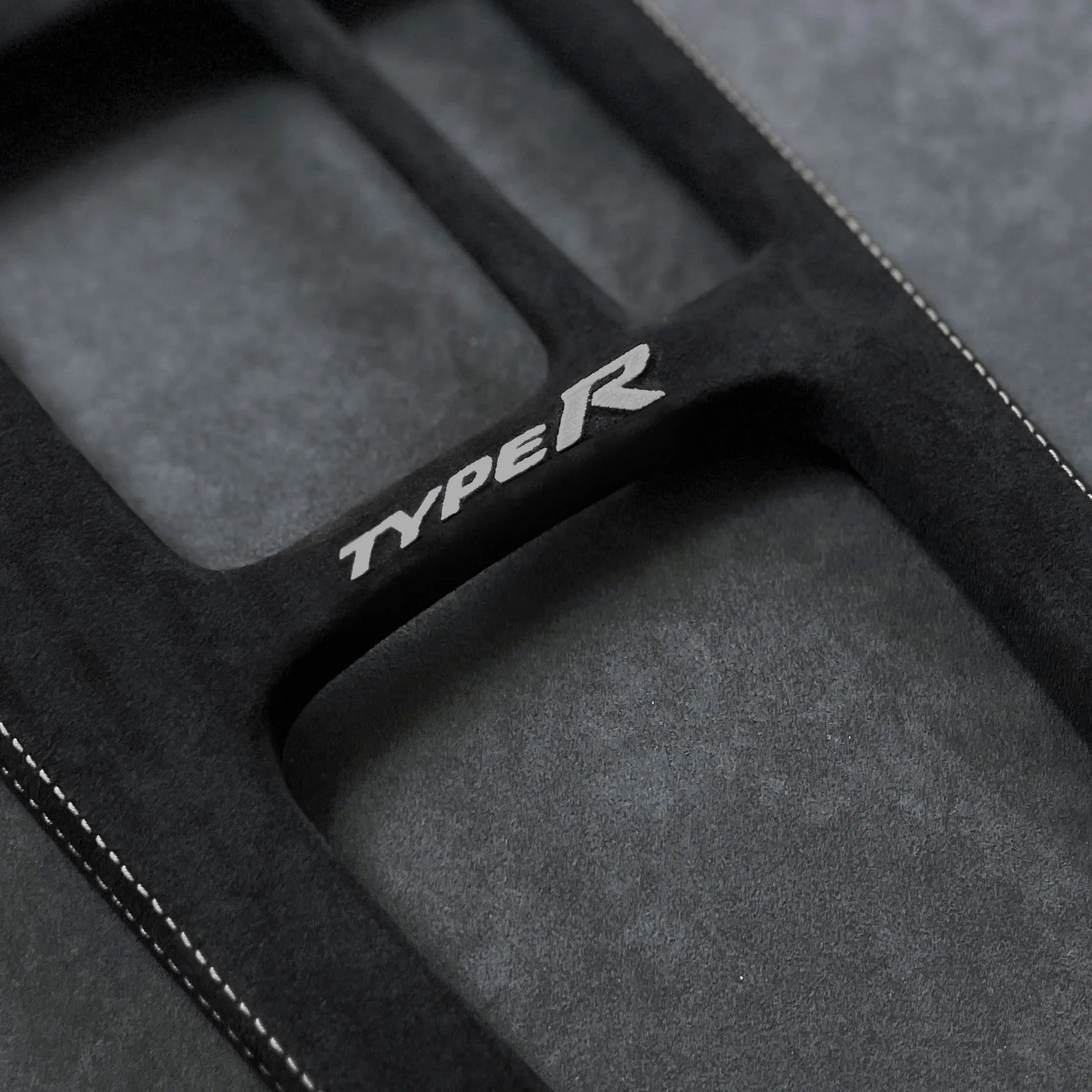 Honda Civic FL5 Type R center console cover in Alcantara®, available for LHD and RHD manual models, customizable with Type R embroidery and stitching colors.