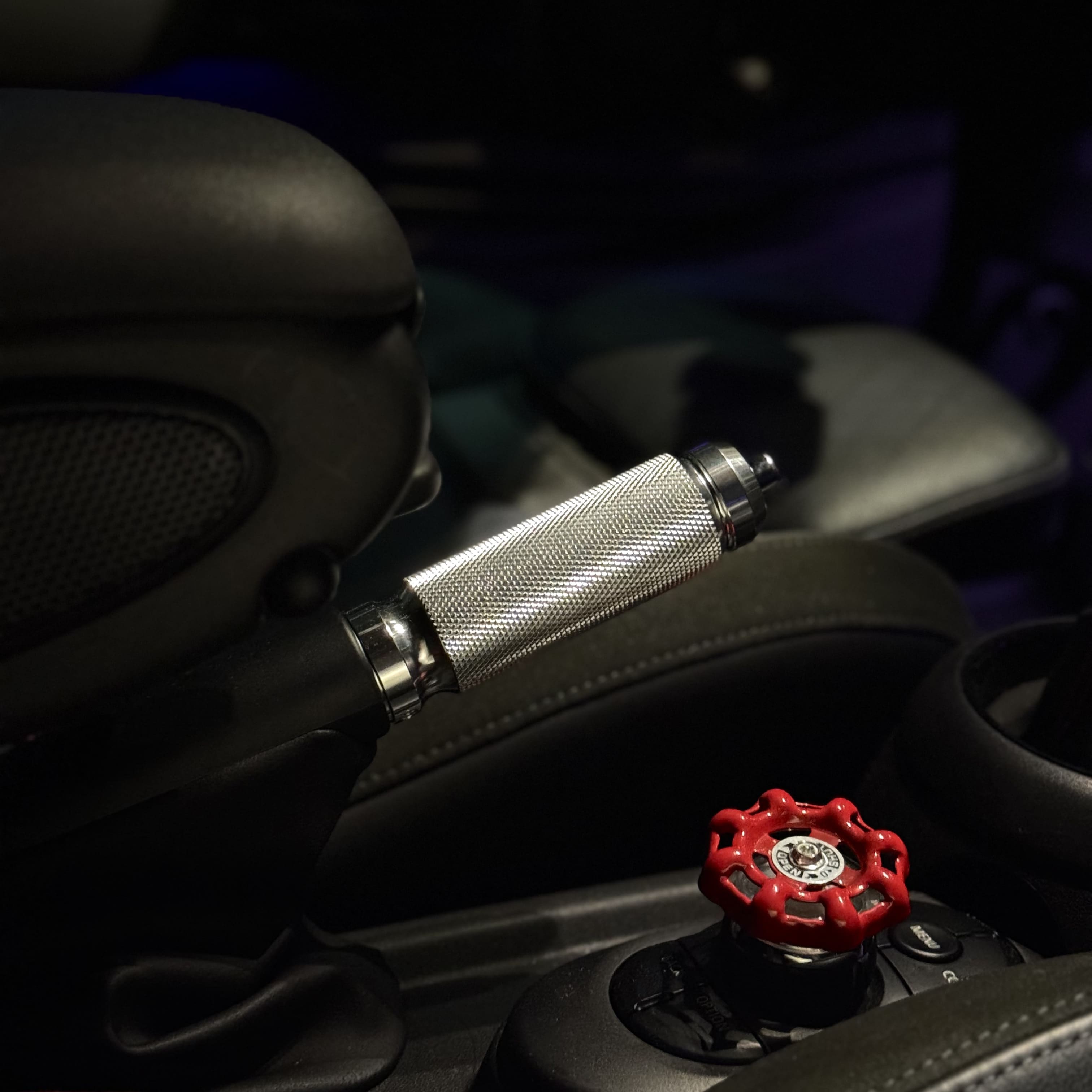 Levier de frein à main en aluminium installé sur MINI Cooper F56