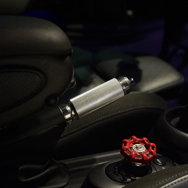Levier de frein à main en aluminium installé sur MINI Cooper F56