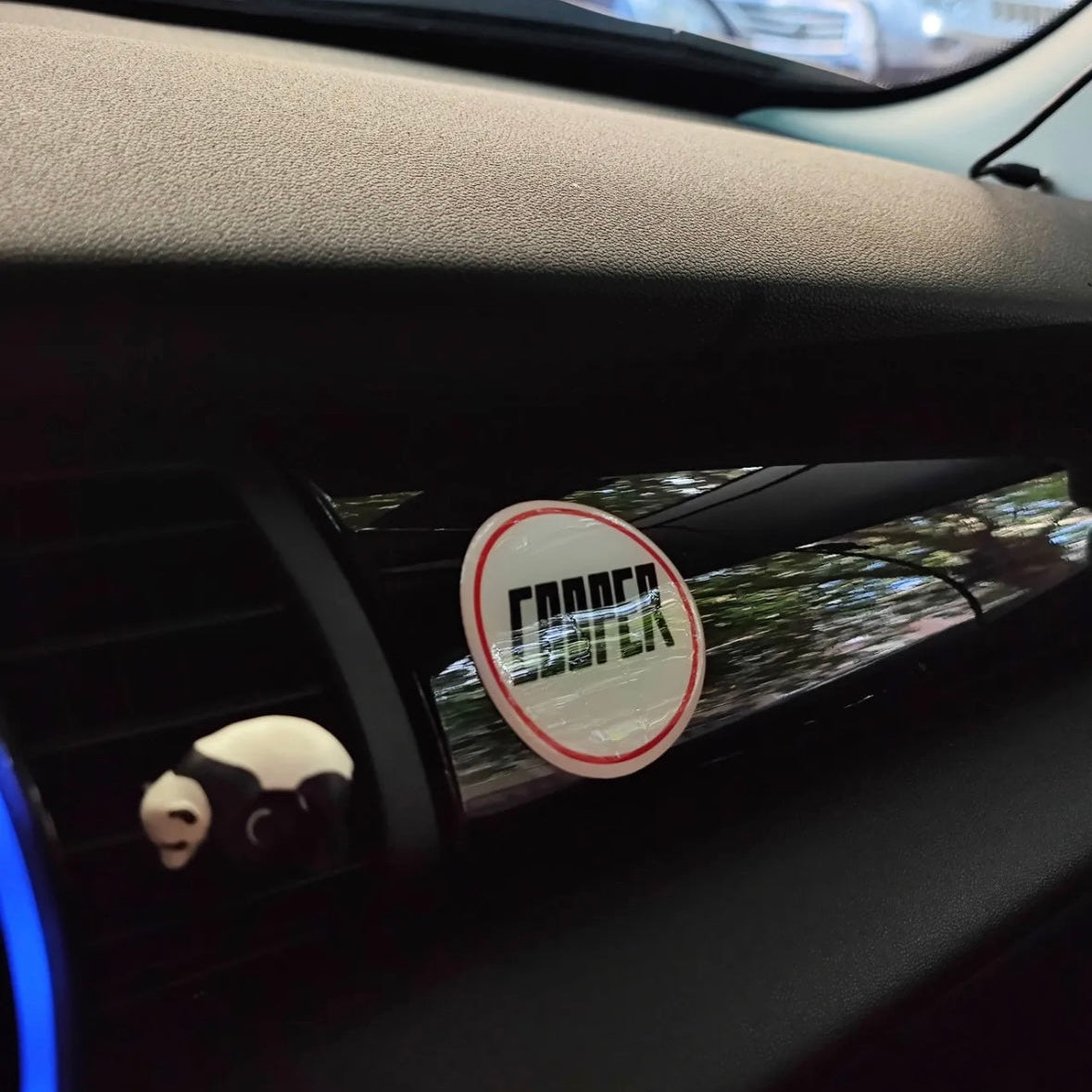 Side view of the MINI Cooper vintage gel sticker, highlighting its premium gel material and durability.