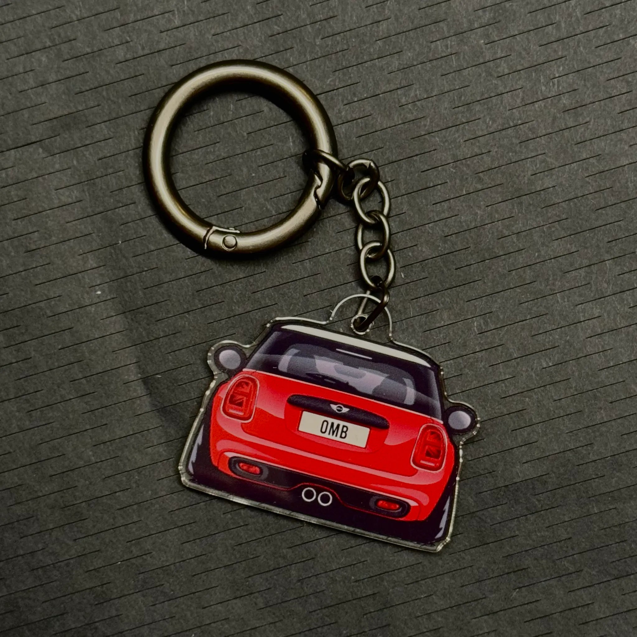 Handmade custom MINI Cooper keychain in acrylic, ideal gift for car lovers, personalized with car details