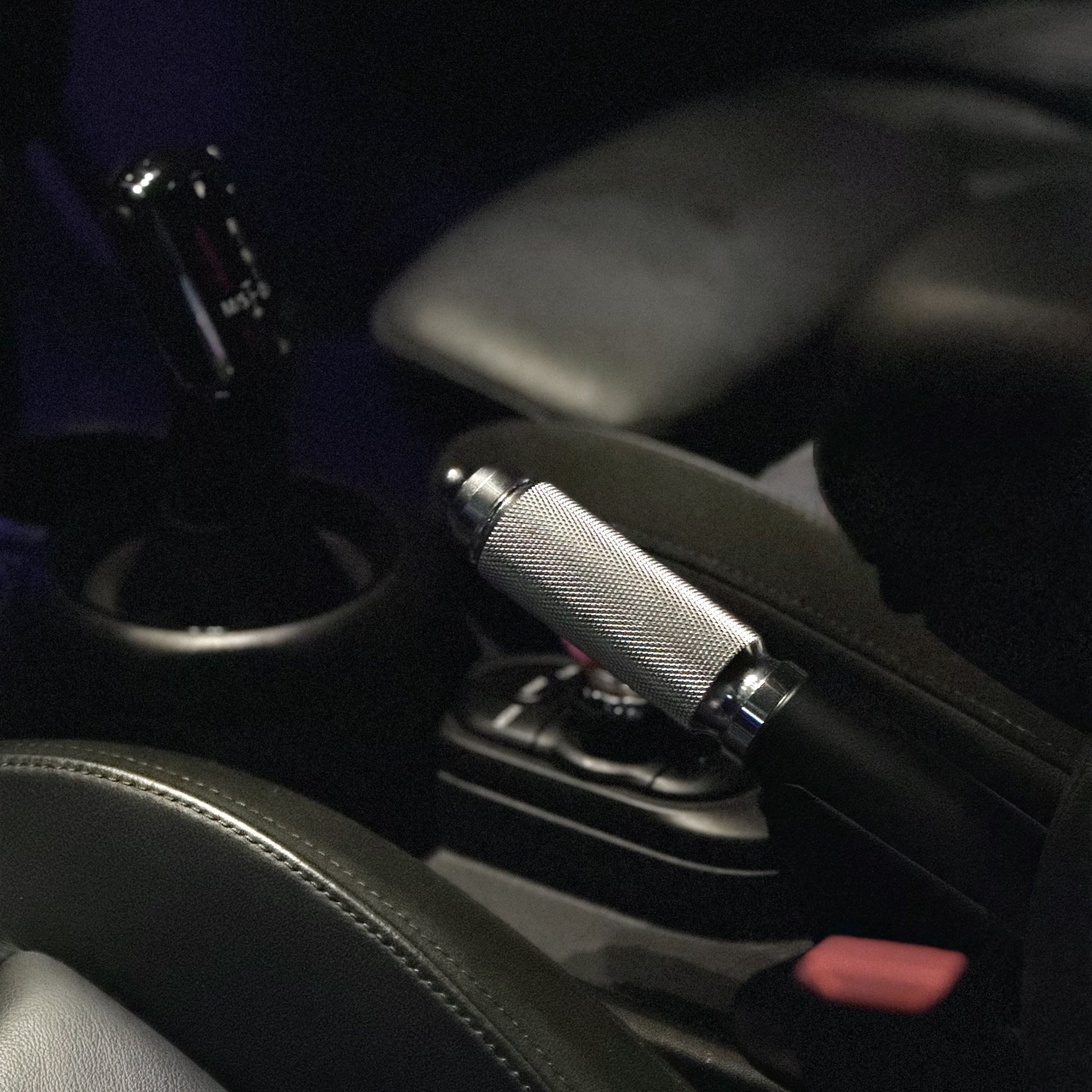 Handbremshebel aus Aluminium montiert auf MINI Cooper R56