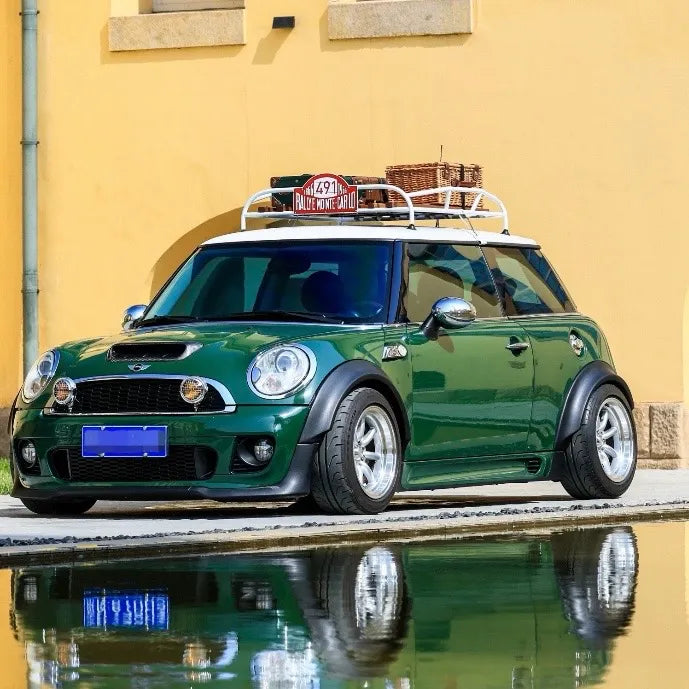 Front perspective of MINI R50 showcasing wooden roof rack details.