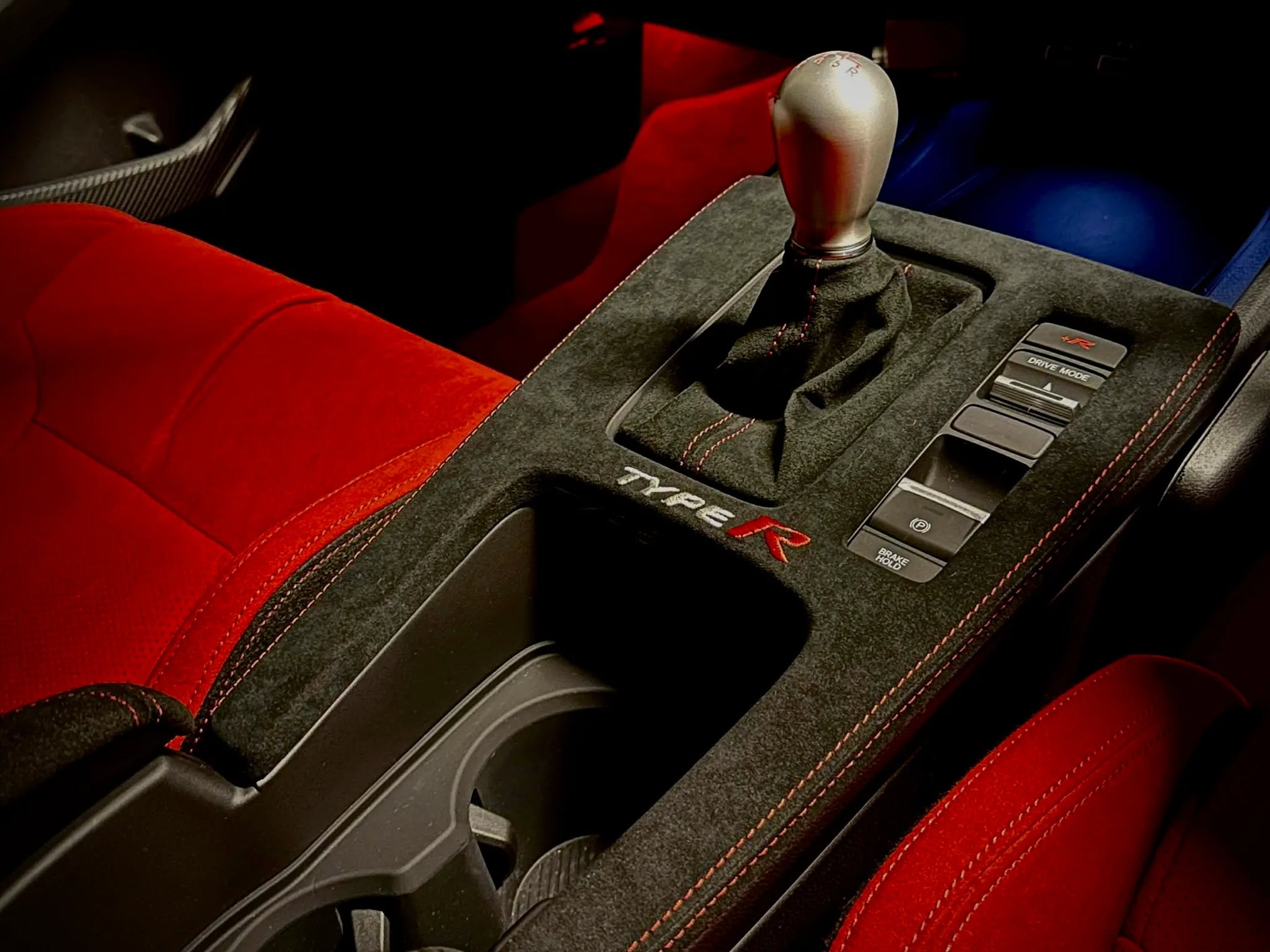 Civic Type R FL5 interior featuring OneMiniBite custom Alcantara and carbon fiber trim on dashboard and console.