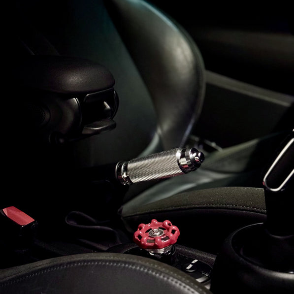 Palanca de freno de mano de aluminio instalada en MINI Countryman R60 o F60