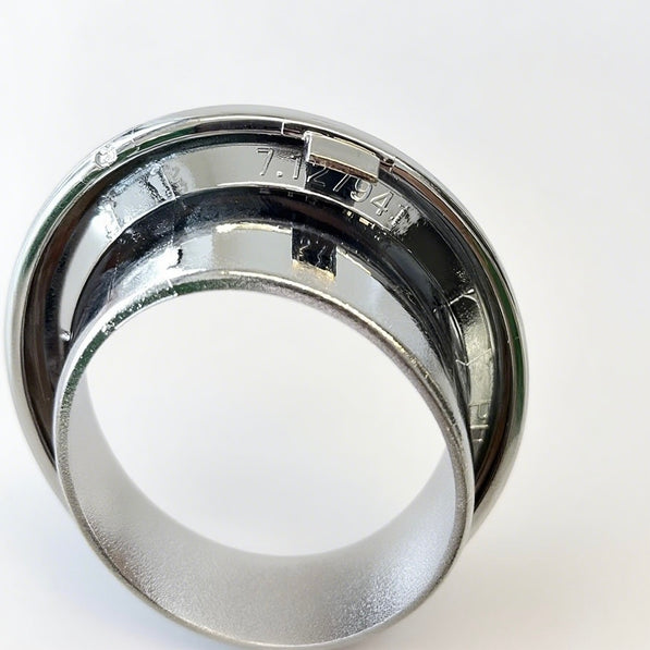 Aftermarket chrome fog light bezel installed on MINI Cooper R53 – OEM replacement for classic models