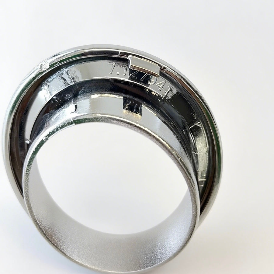 Aftermarket chrome fog light bezel installed on MINI Cooper R53 – OEM replacement for classic models