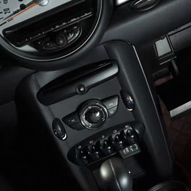 Factory-fit MINI Cooper Bluetooth and USB retrofit for R-Series models