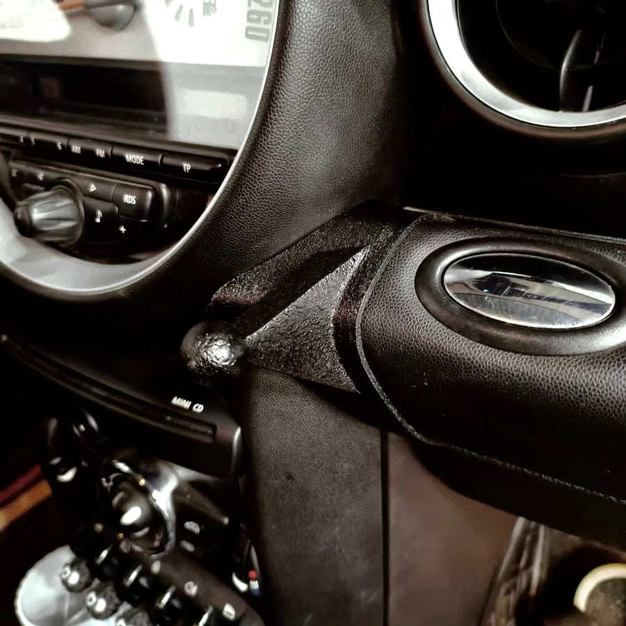 phone mount setup installed on MINI Cooper R56 dashboard.