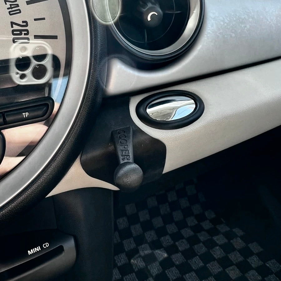 Closeup of MINI phone mount on center dash using MagSafe on r56