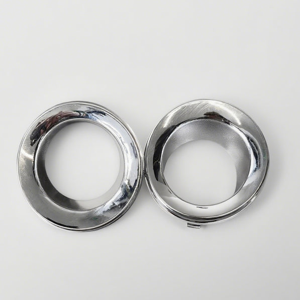 OEM vs aftermarket fog light trim comparison for MINI R50 – gloss black and chrome bezels side by side